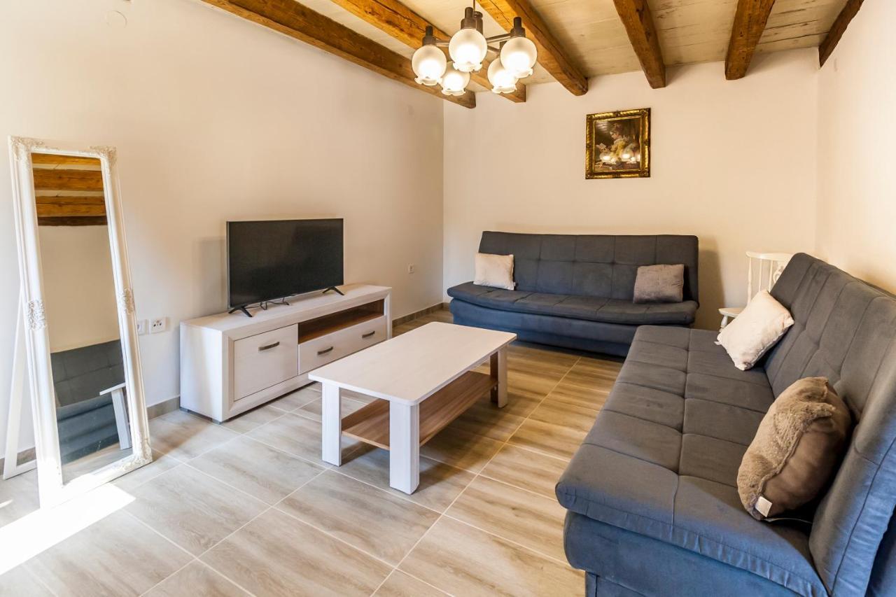 House Krizanic In Marcana, Istria, With 2 Apartments, Total 9 Guests Exterior foto