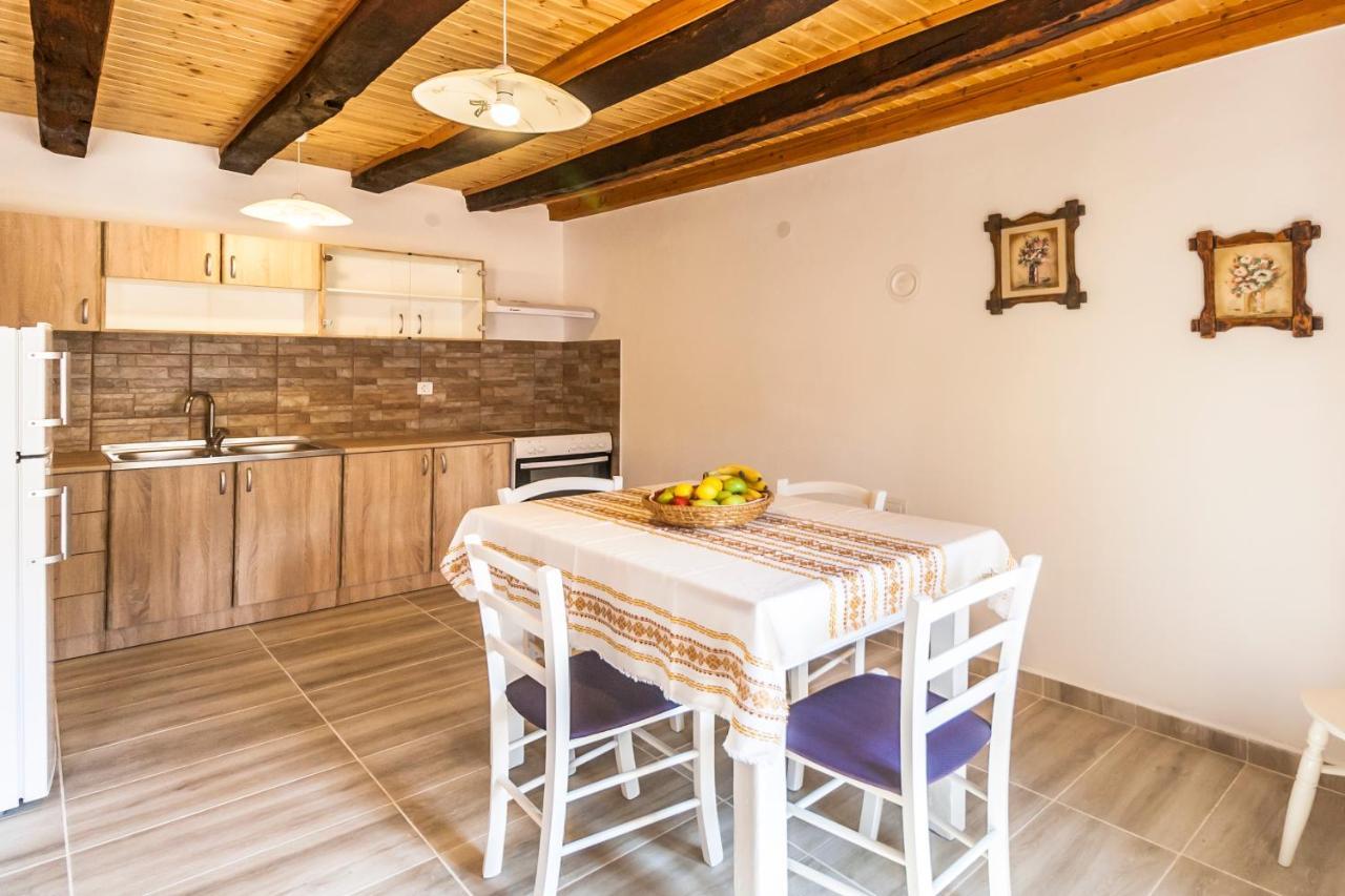 House Krizanic In Marcana, Istria, With 2 Apartments, Total 9 Guests Exterior foto