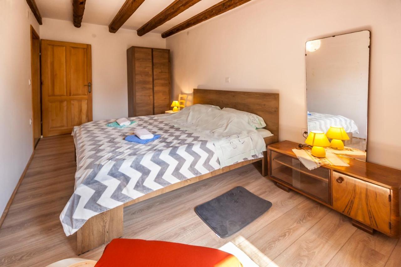 House Krizanic In Marcana, Istria, With 2 Apartments, Total 9 Guests Exterior foto
